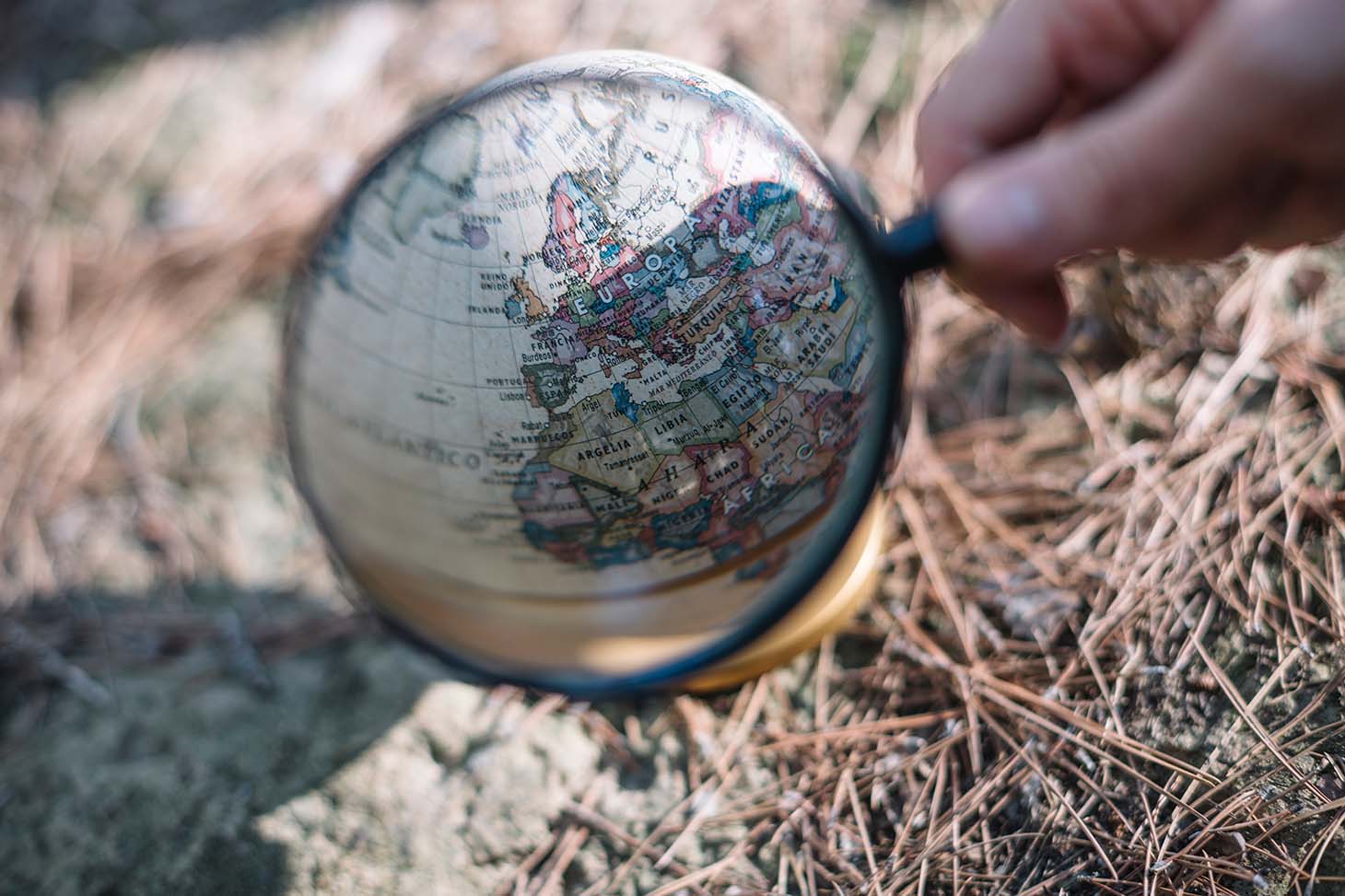 Recherche - Loupe avec une carte